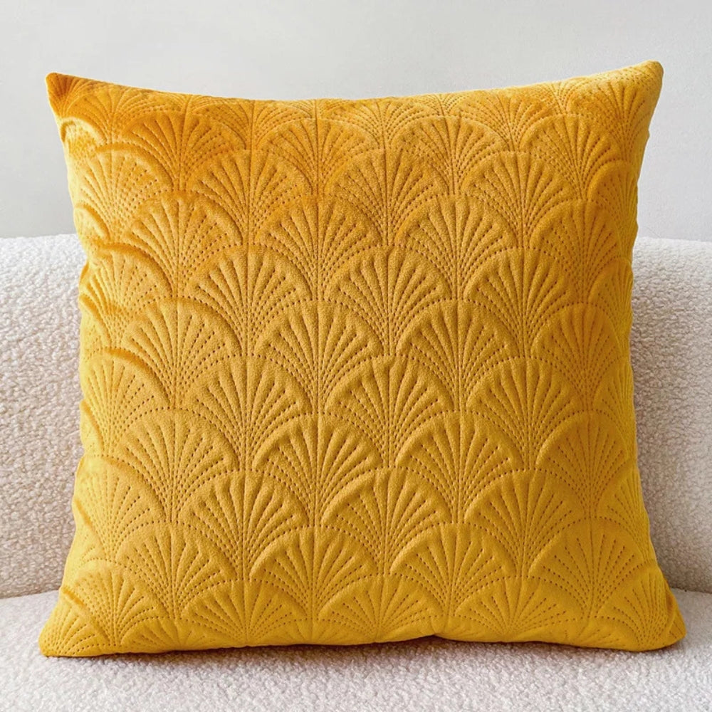 VeluMar – Velvet Shell Cushion Cover with Elegant Coastal Style