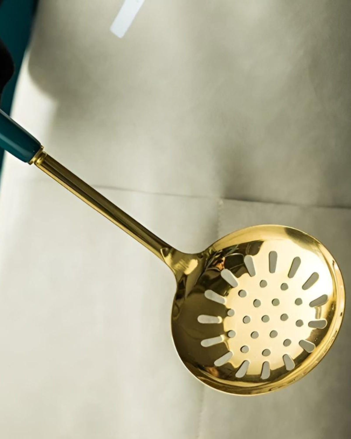 Éclat Gourmet – Luxury Cookware Set with Gold Finish and Elegant Details