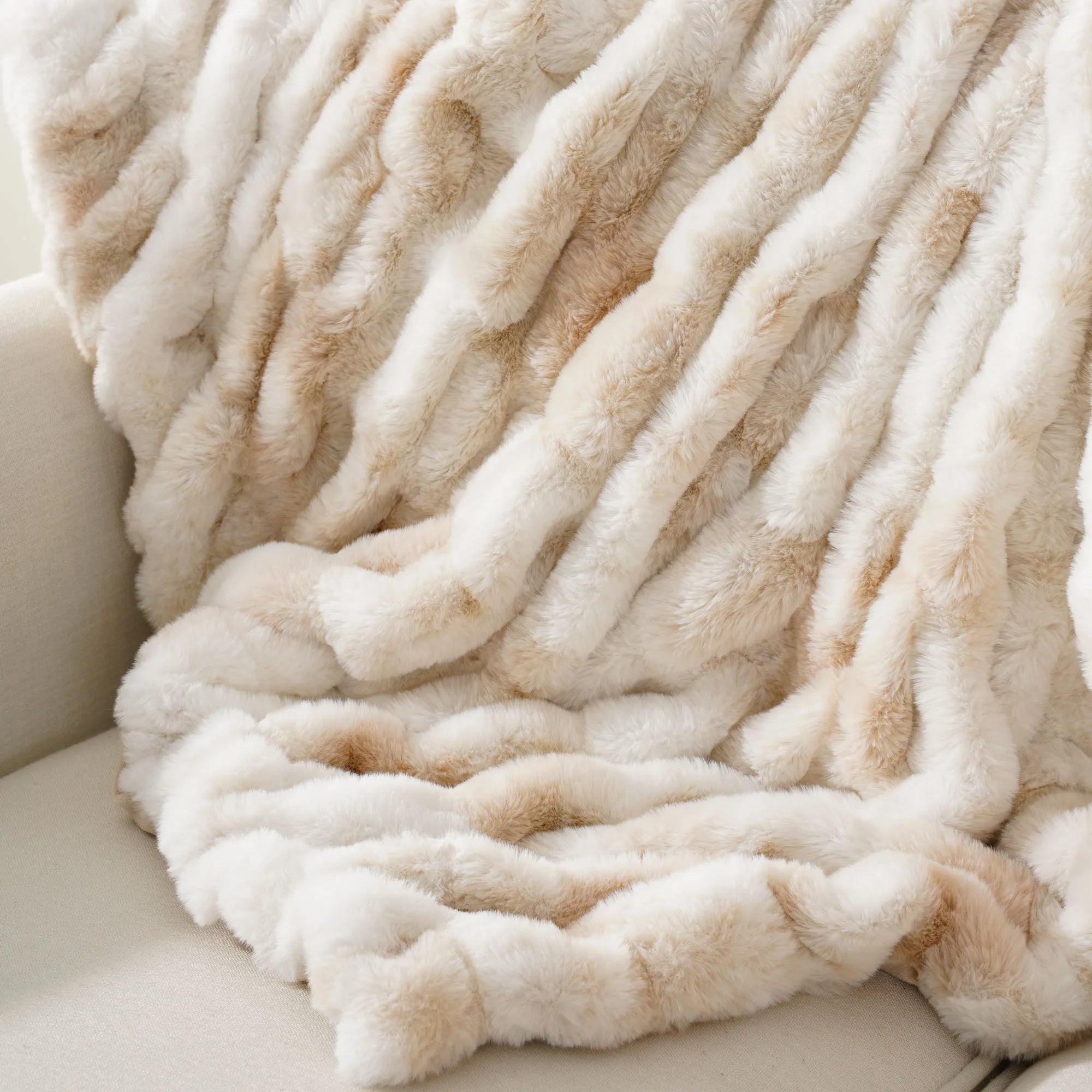 Plaid en fausse fourrure pelucheux avec design 3D côtelé réversible pour canapé