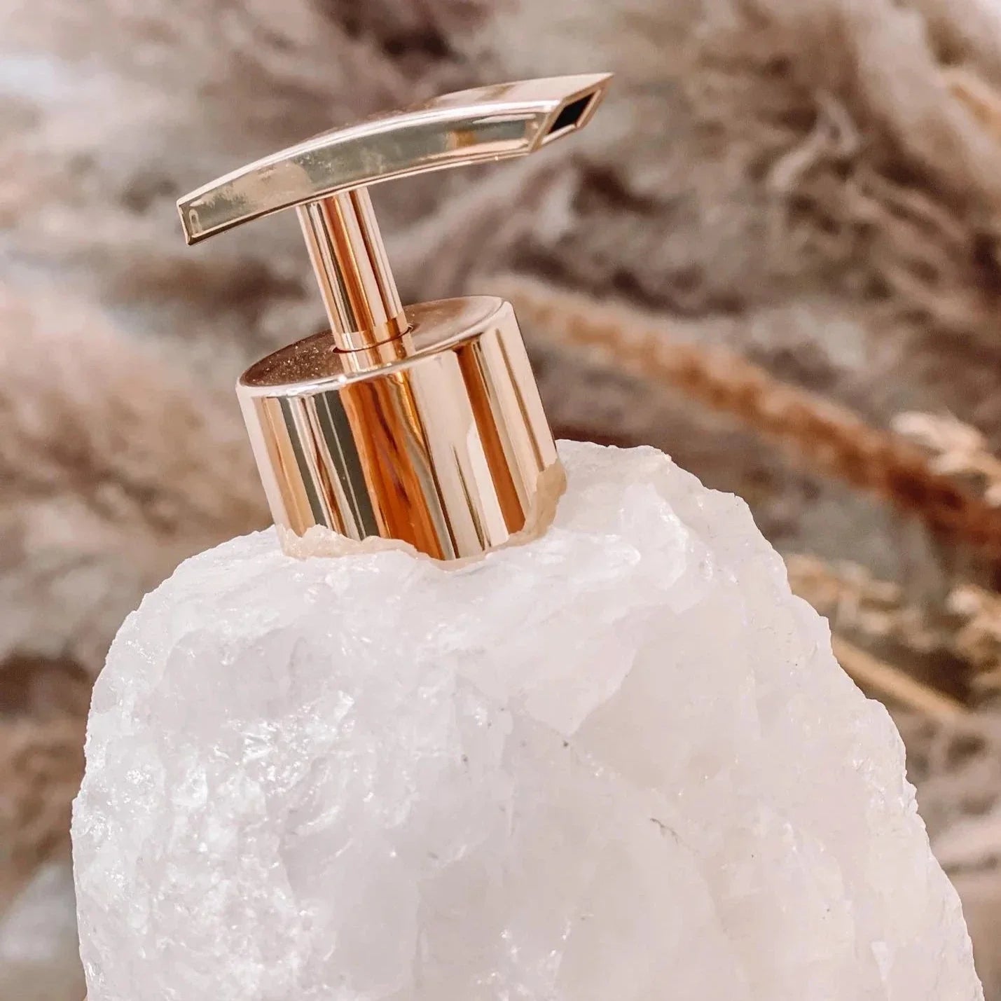 Crystaluxe – Luxe Handgemaakte Zeepdispenser met Natuurlijke Elegantie