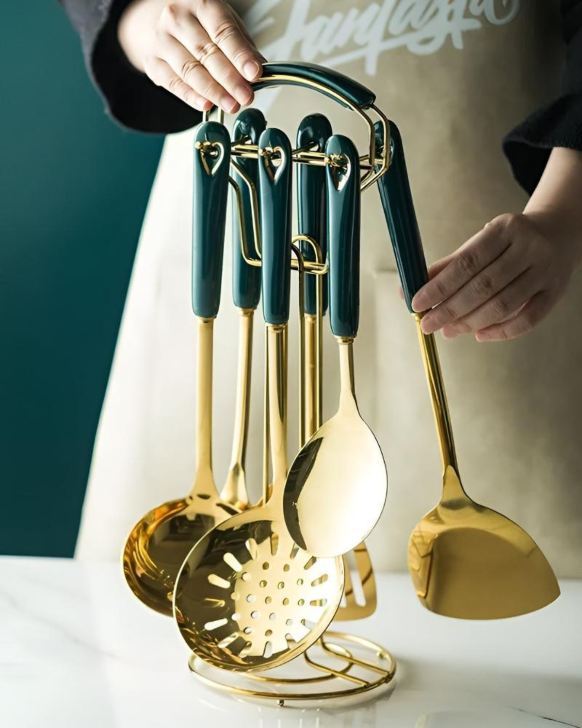 Éclat Gourmet – Luxury Cookware Set with Gold Finish and Elegant Details