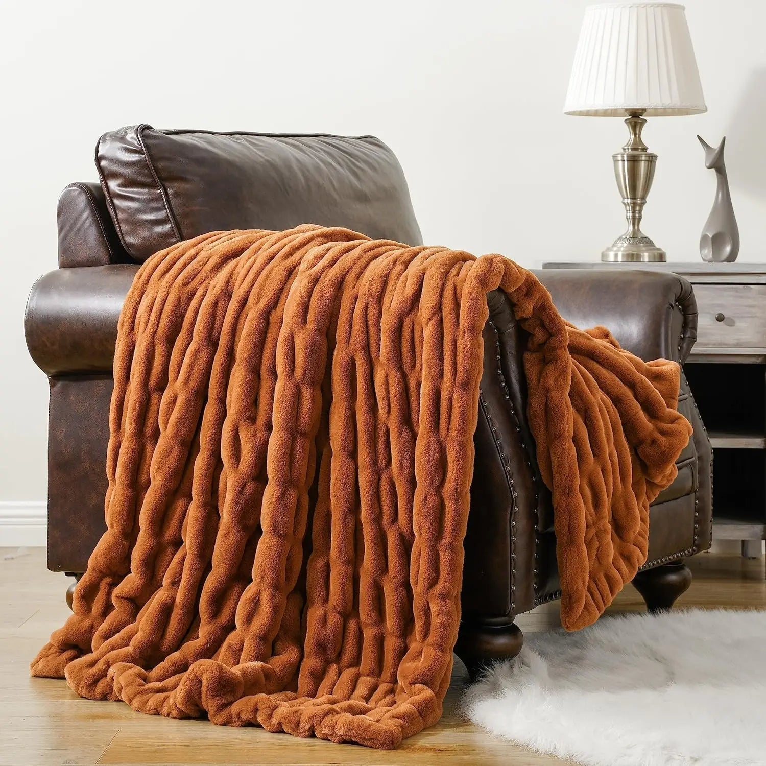 Plaid en fausse fourrure pelucheux avec design 3D côtelé réversible pour canapé