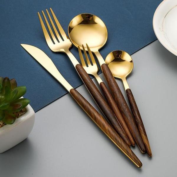TimberLuxe – Stijlvol Bestekset met Houten Handgreep en Verfijnd Design