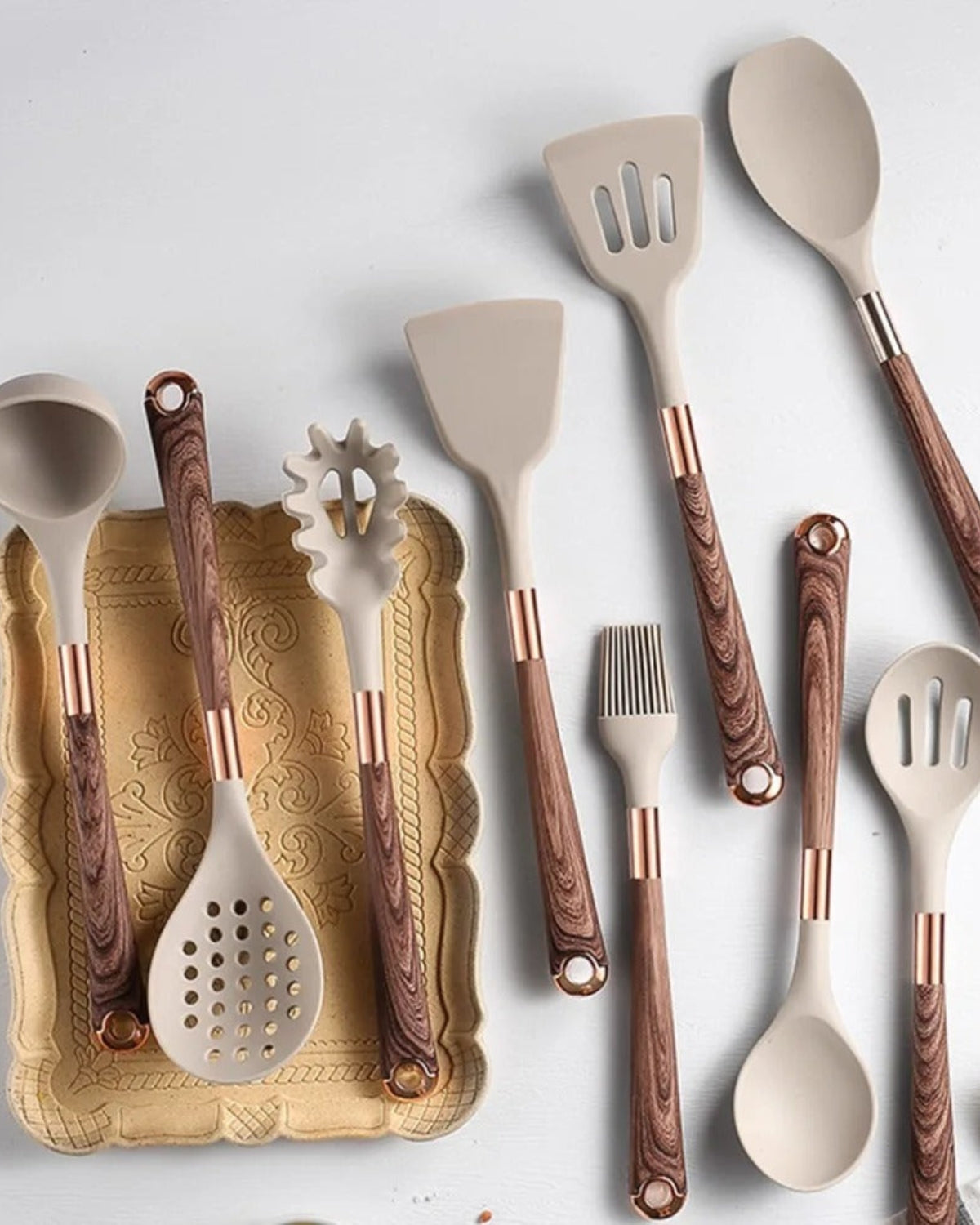 The Elegance – 11-Piece Luxury Kitchen Set with Wood-Look Handles & Gold Accents