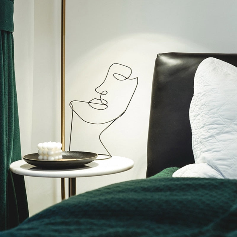 ArteLinea – Elegant Metal Wall Decoration with Abstract Line Art for Stylish Interiors