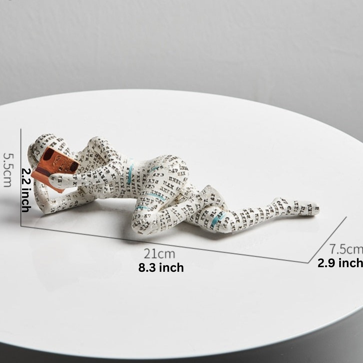 FiguraForm – Elegant Humanoid Sculptures with Iconic Design