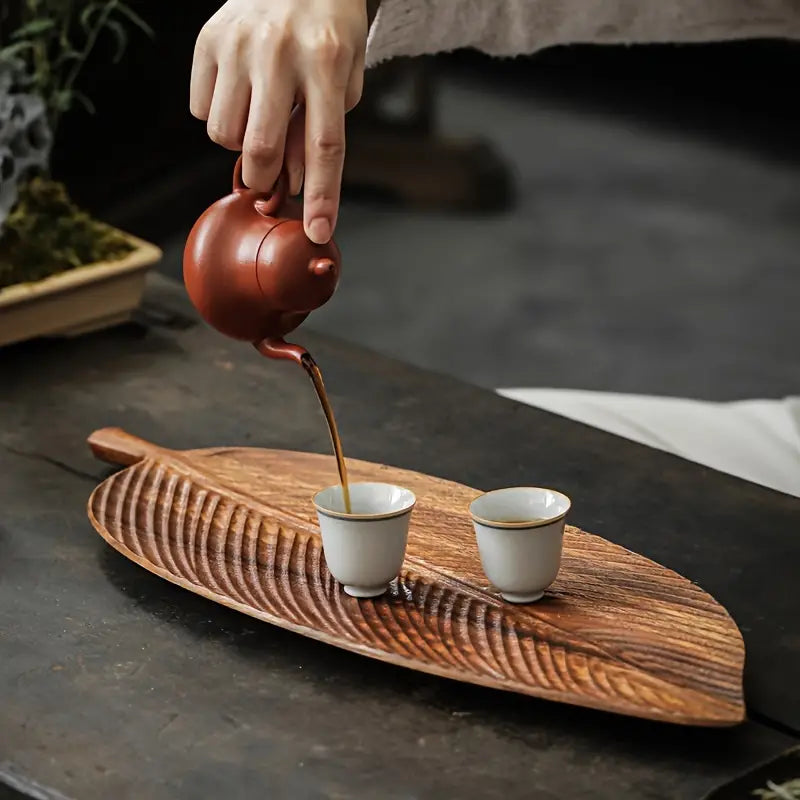 LeafLuxe Wooden Serving Platter – Organic Design for a Stylish Table Setting