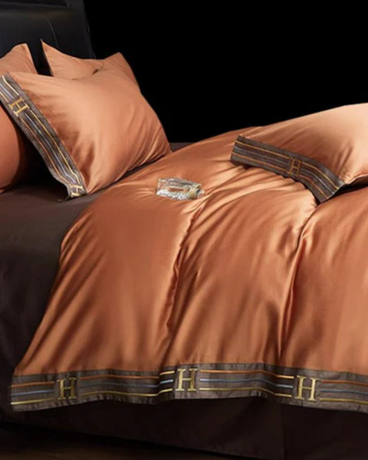 Serenity Luxe – 4-piece Cotton Satin Bedding Set with Elegant Embroidery