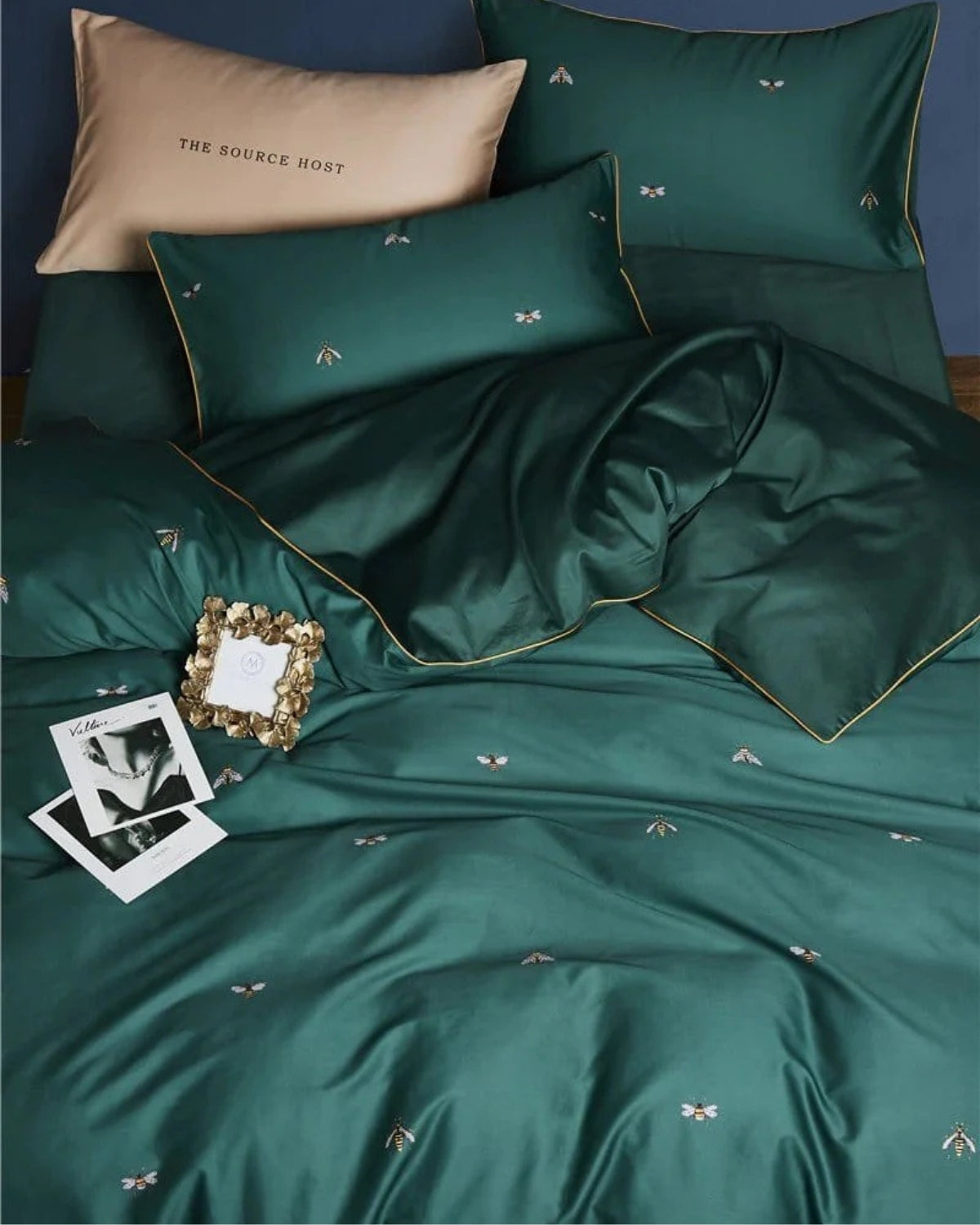 'Beekeeping – Luxury Egyptian Cotton Bedding Set with Refined Bee Motif'