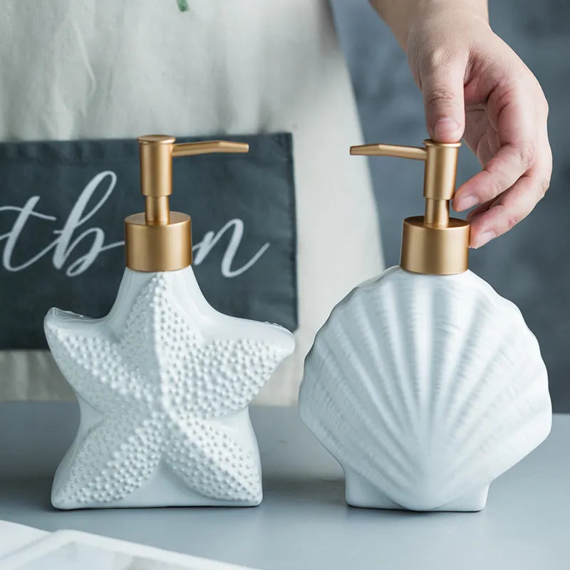 Maritiem Luxe – Keramische Zeepdispenser met Tijdloze Zeestijl