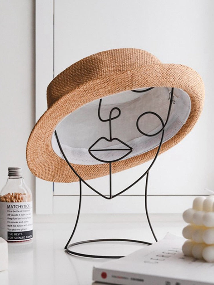 ArteLinea – Elegant Metal Wall Decoration with Abstract Line Art for Stylish Interiors