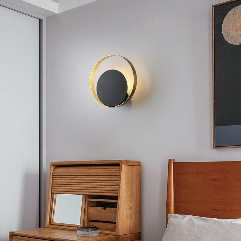 AuroraLux – Elegant Wall Lamp with Golden Accent for a Luxury Interior