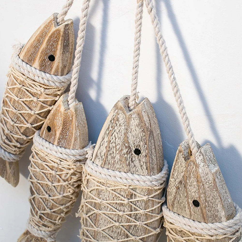 Maritiem Chic – Houten Visbeeldjes met Rustieke Touwdetails