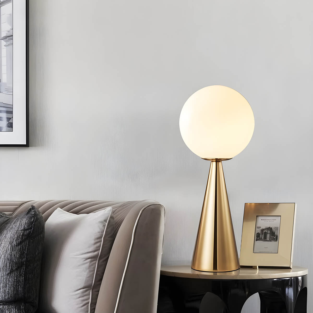Harmoniq – Luxury Table Lamp with Modern Elegance and Glass Accents