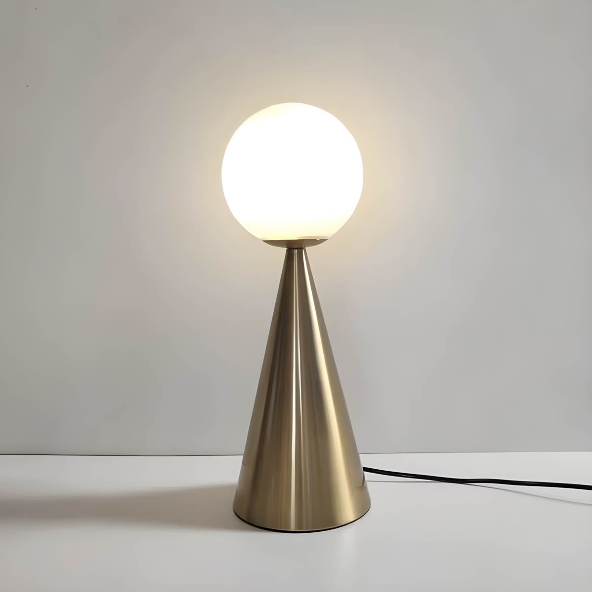 Harmoniq – Luxury Table Lamp with Modern Elegance and Glass Accents