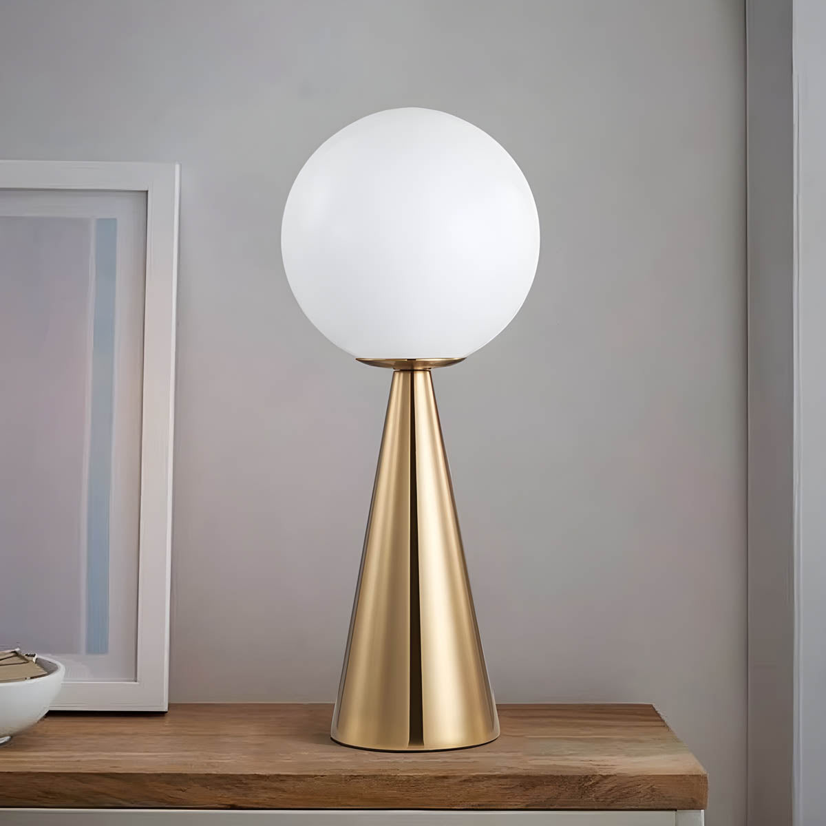 Harmoniq – Luxury Table Lamp with Modern Elegance and Glass Accents