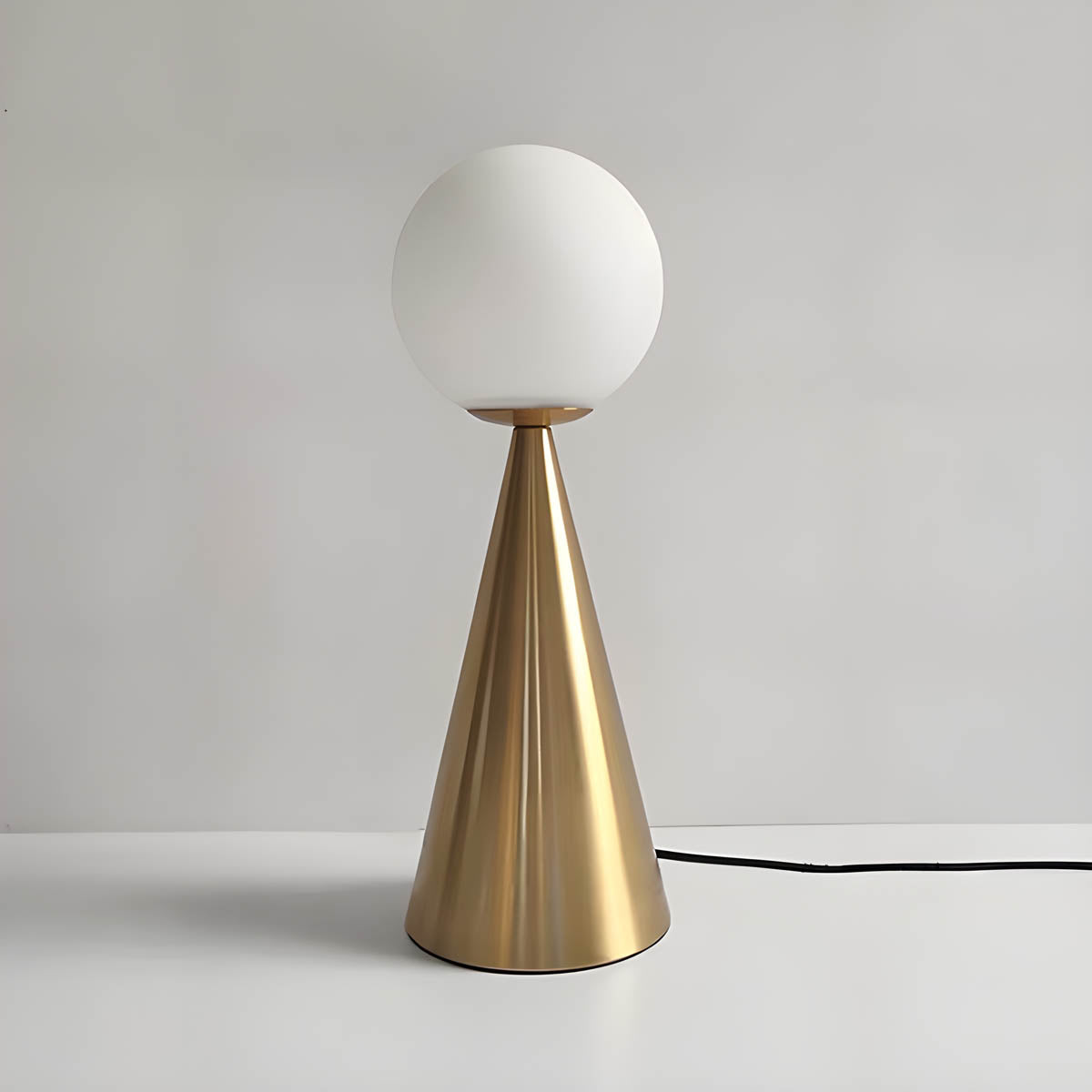 Harmoniq – Luxury Table Lamp with Modern Elegance and Glass Accents