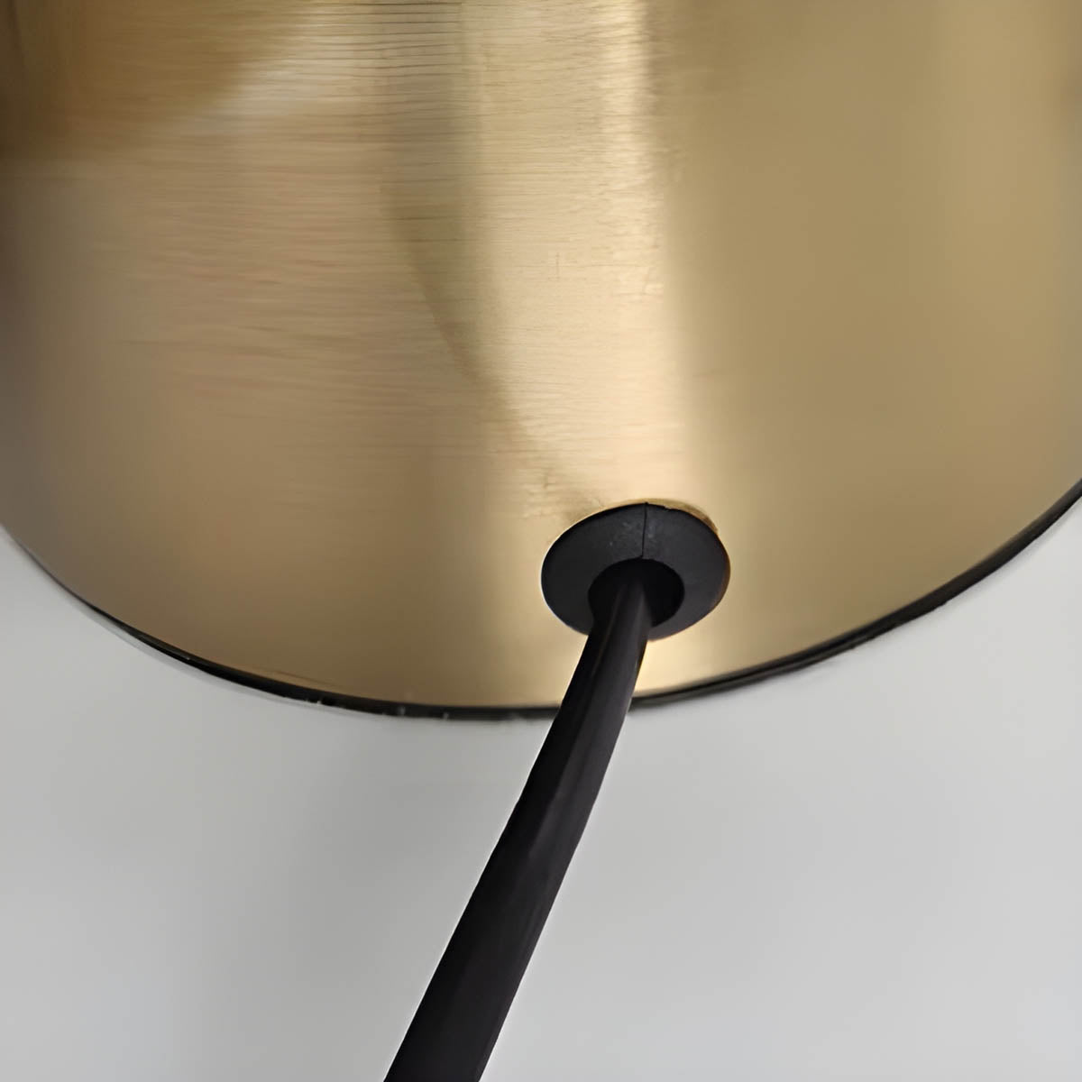 Harmoniq – Luxury Table Lamp with Modern Elegance and Glass Accents