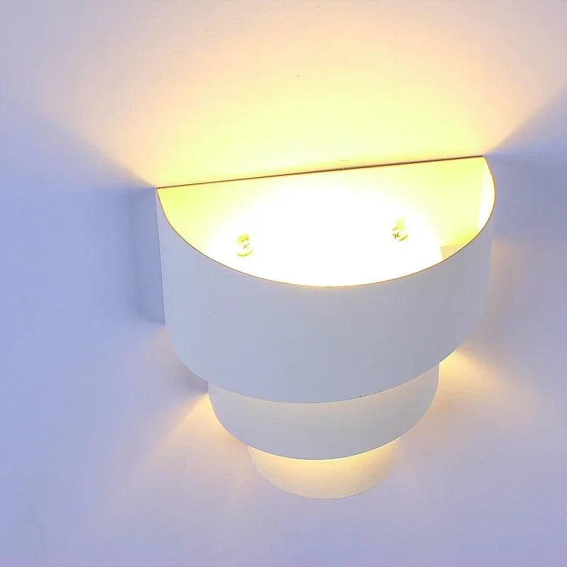 LumièreLine – Modern Wall Lamp with Elegant LED Design and Diffuse Light