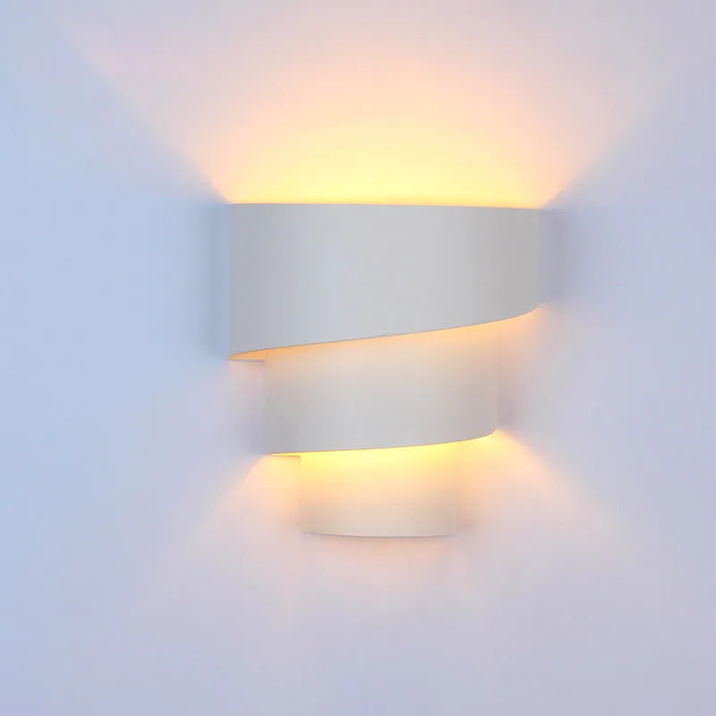 LumièreLine – Modern Wall Lamp with Elegant LED Design and Diffuse Light