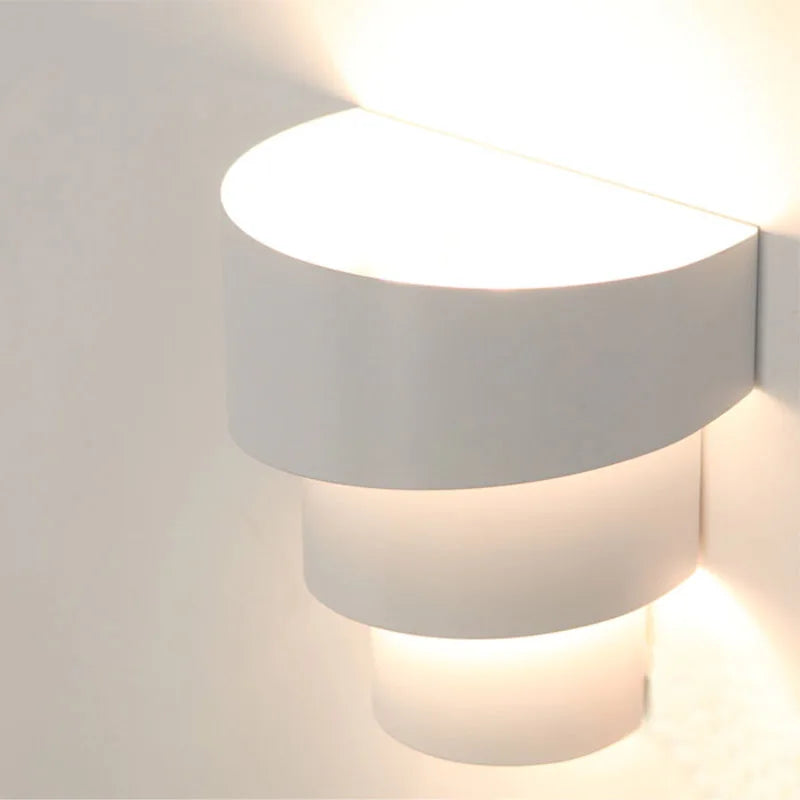 LumièreLine – Modern Wall Lamp with Elegant LED Design and Diffuse Light