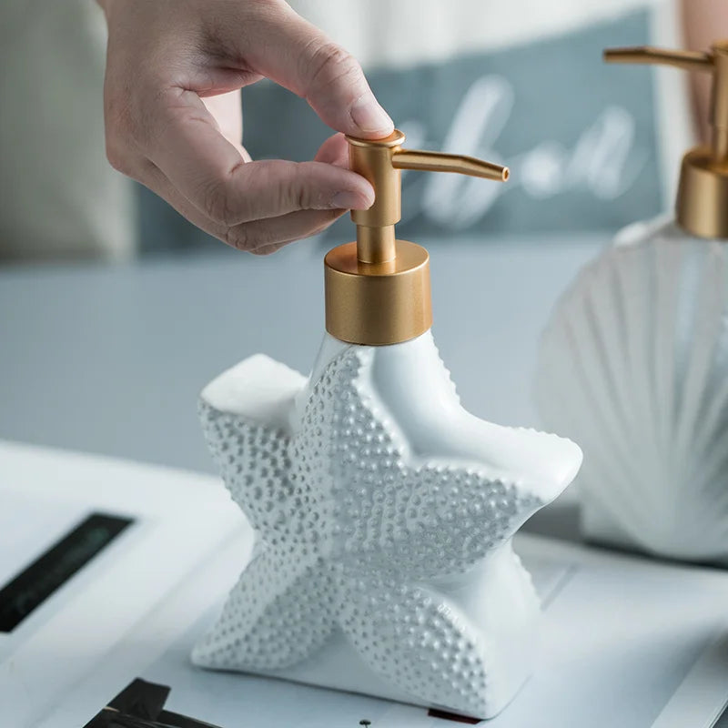 Maritiem Luxe – Keramische Zeepdispenser met Tijdloze Zeestijl
