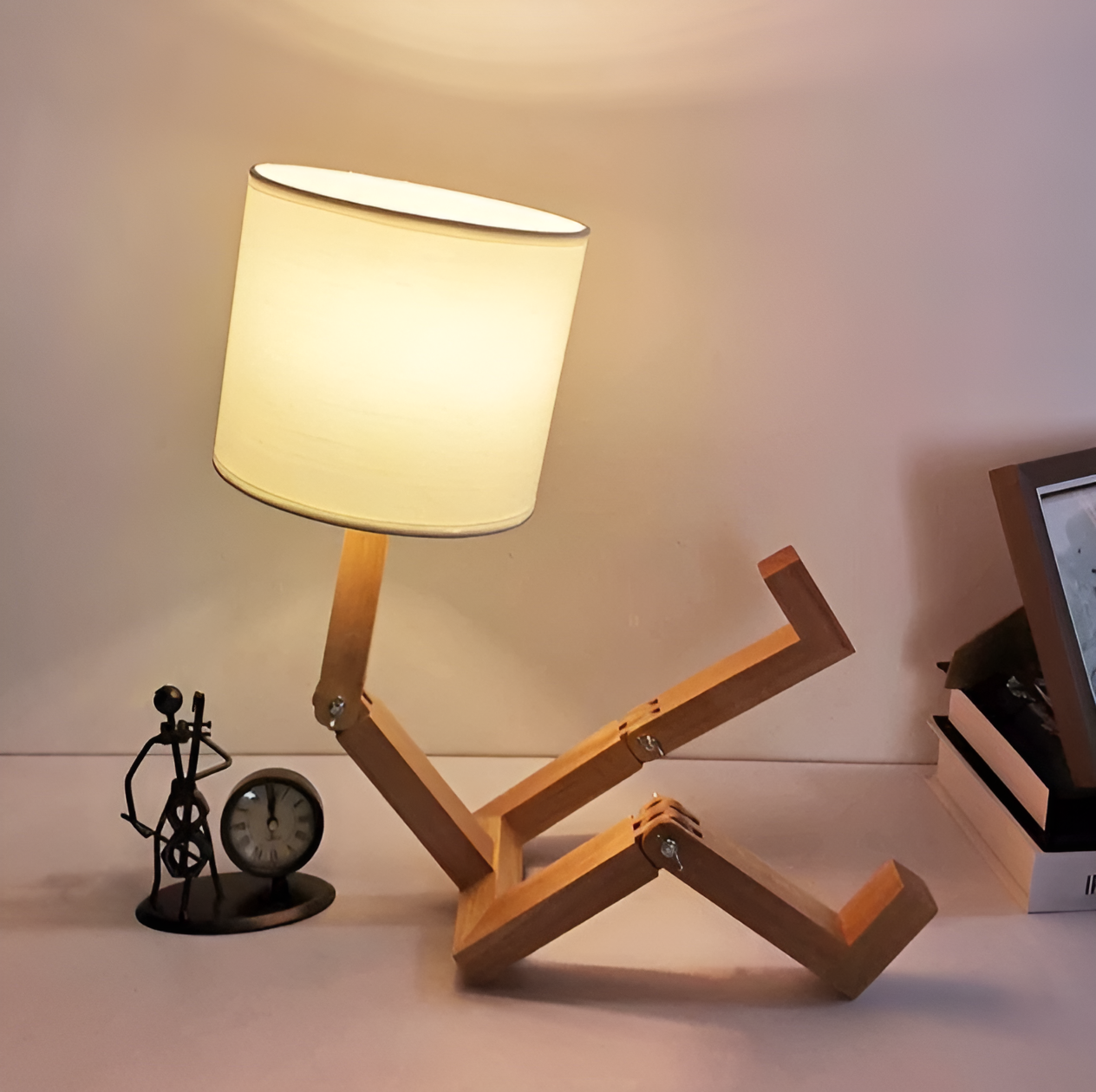FlexiWood – Unique Adjustable Table Lamp with Natural Wooden Accents