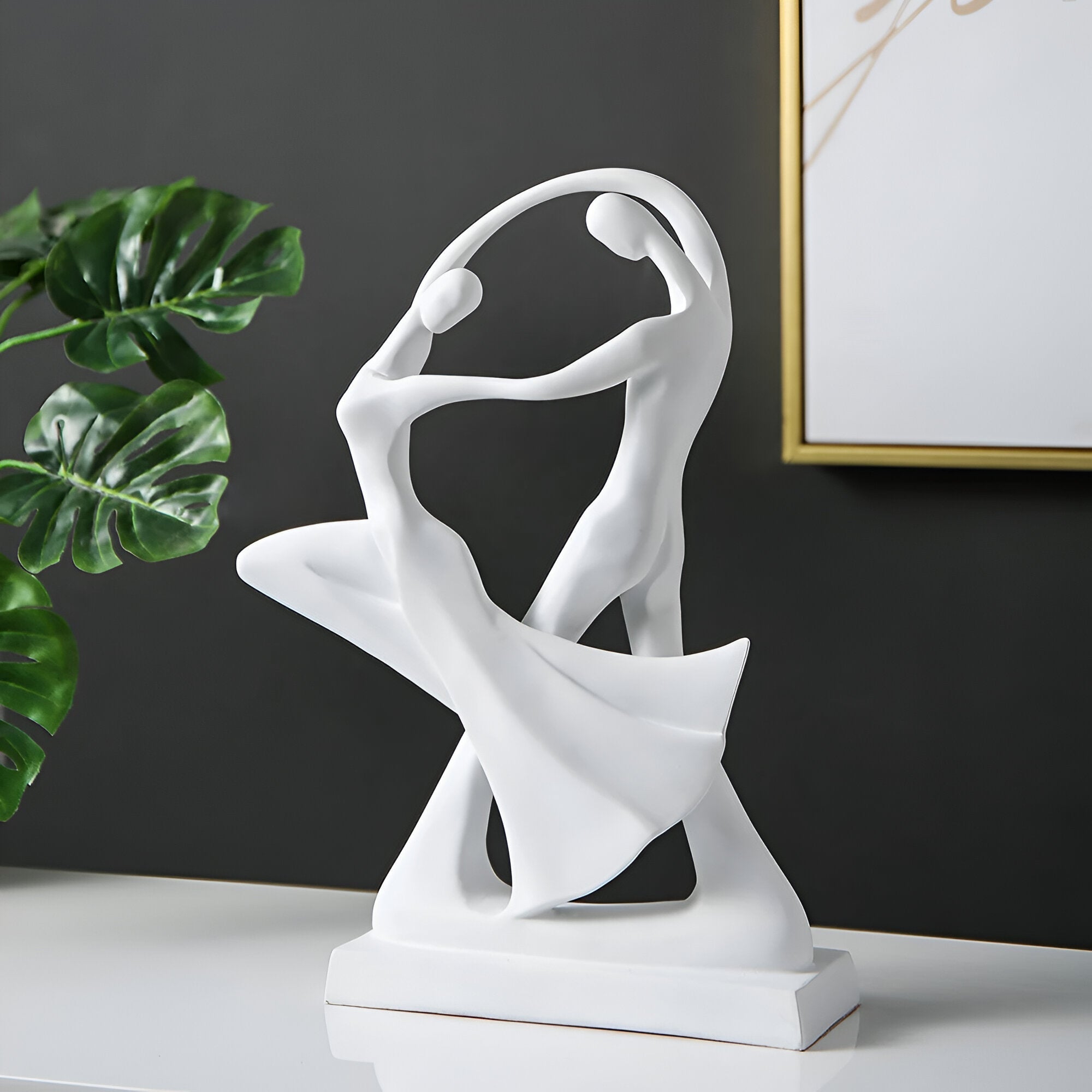 SwayDuo – Modern Dancing Sculpture of Elegant Resin for an Artistic Interior