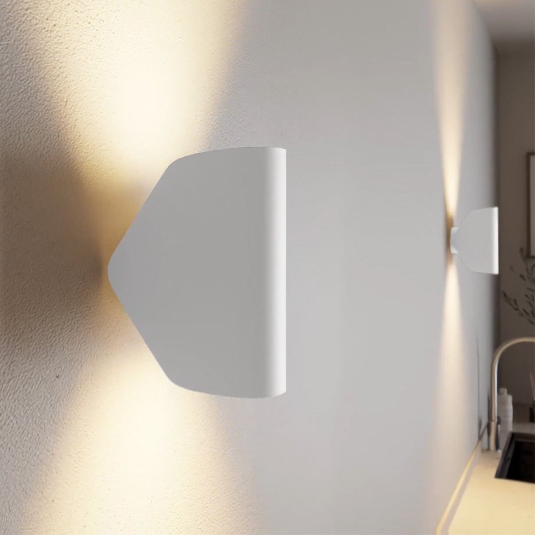 Polaris 2.0 – Robust Wall Lamp with Adjustable Lighting