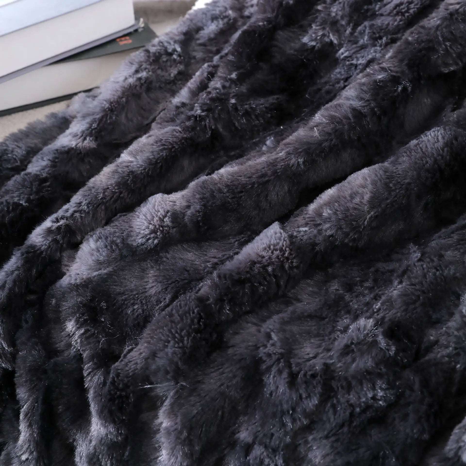 CloudLuxe – Double-Layered Fluffy Bedspread with Luxury Comfort