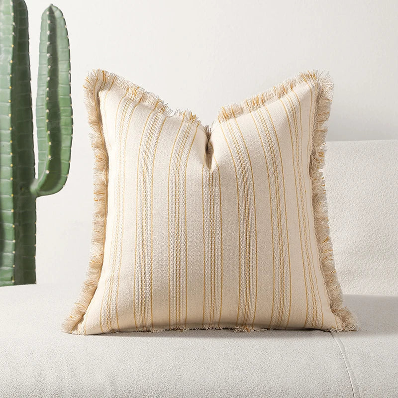 ScandiLuxe – Elegant Jacquard Kussenhoes met Fijne Franje Details