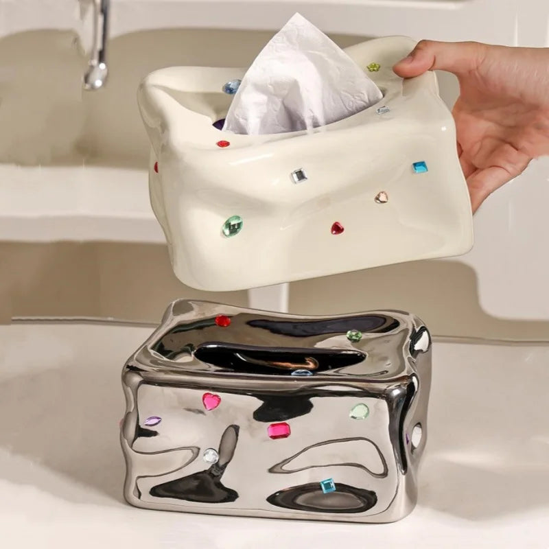 Élise – Luxury Porcelain Tissue Box with Heart-Shaped Gemstone Accent