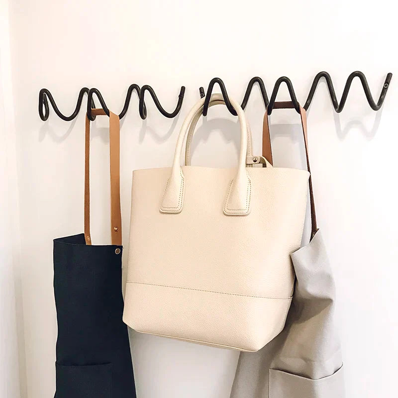 LineaLoop – Modern Metal Wall Coat Rack with Elegant Design