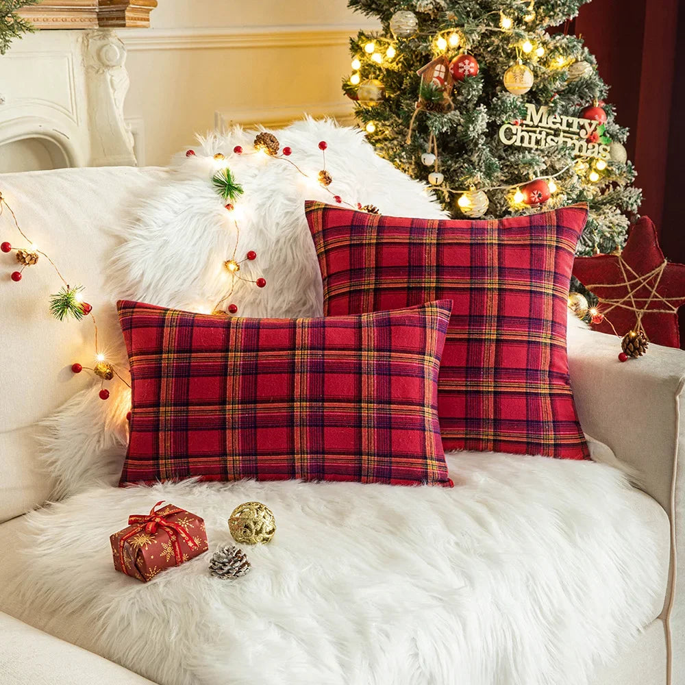 HolidayGlow – Christmas Plaid Cushion Cover with Snowflake Motif for a Magical Interior