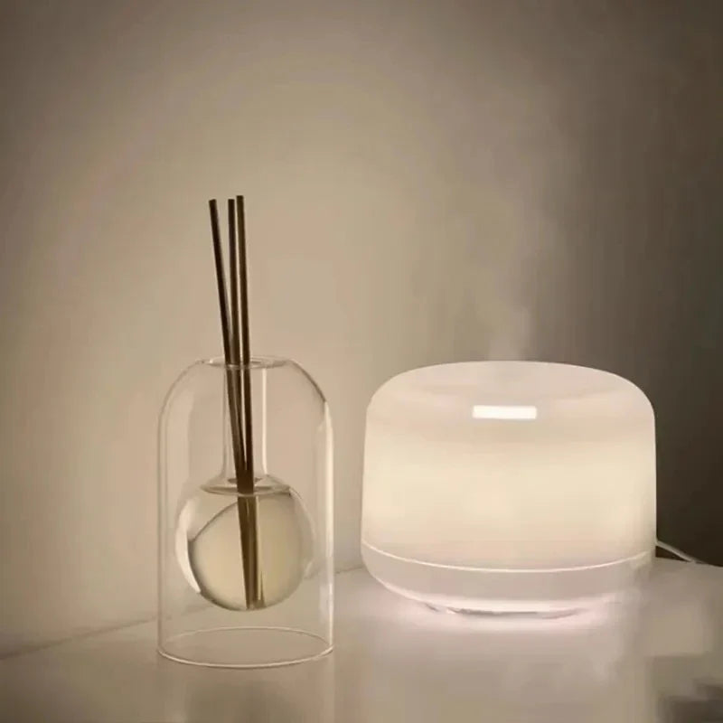 AromaLuxe – Elegant Fragrance Diffuser with Minimalist Design for a Soothing Atmosphere