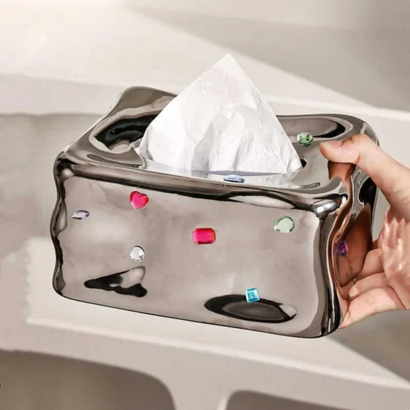 Élise – Luxury Porcelain Tissue Box with Heart-Shaped Gemstone Accent