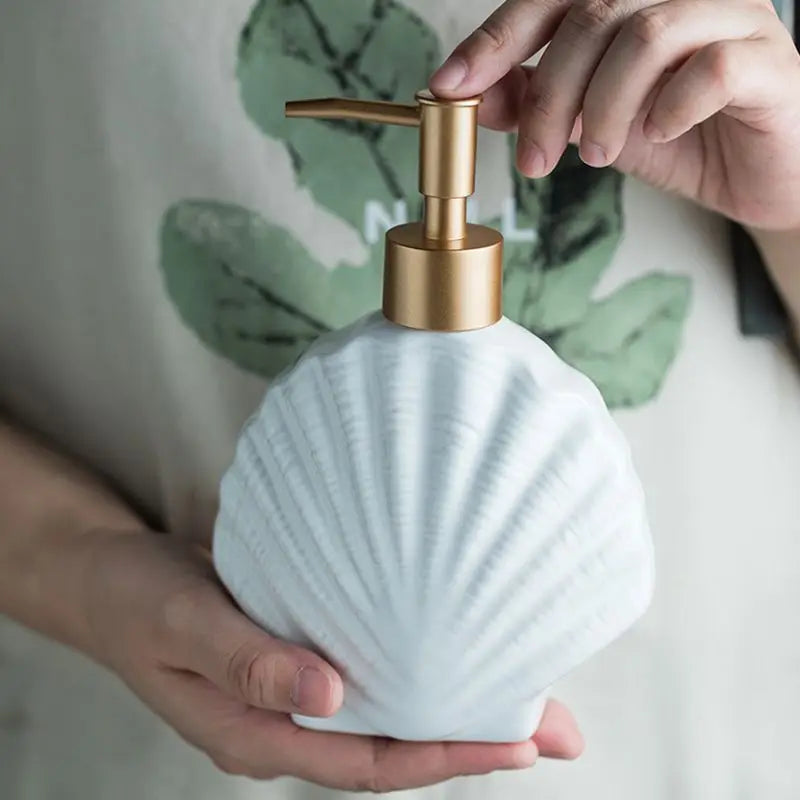 Maritiem Luxe – Keramische Zeepdispenser met Tijdloze Zeestijl