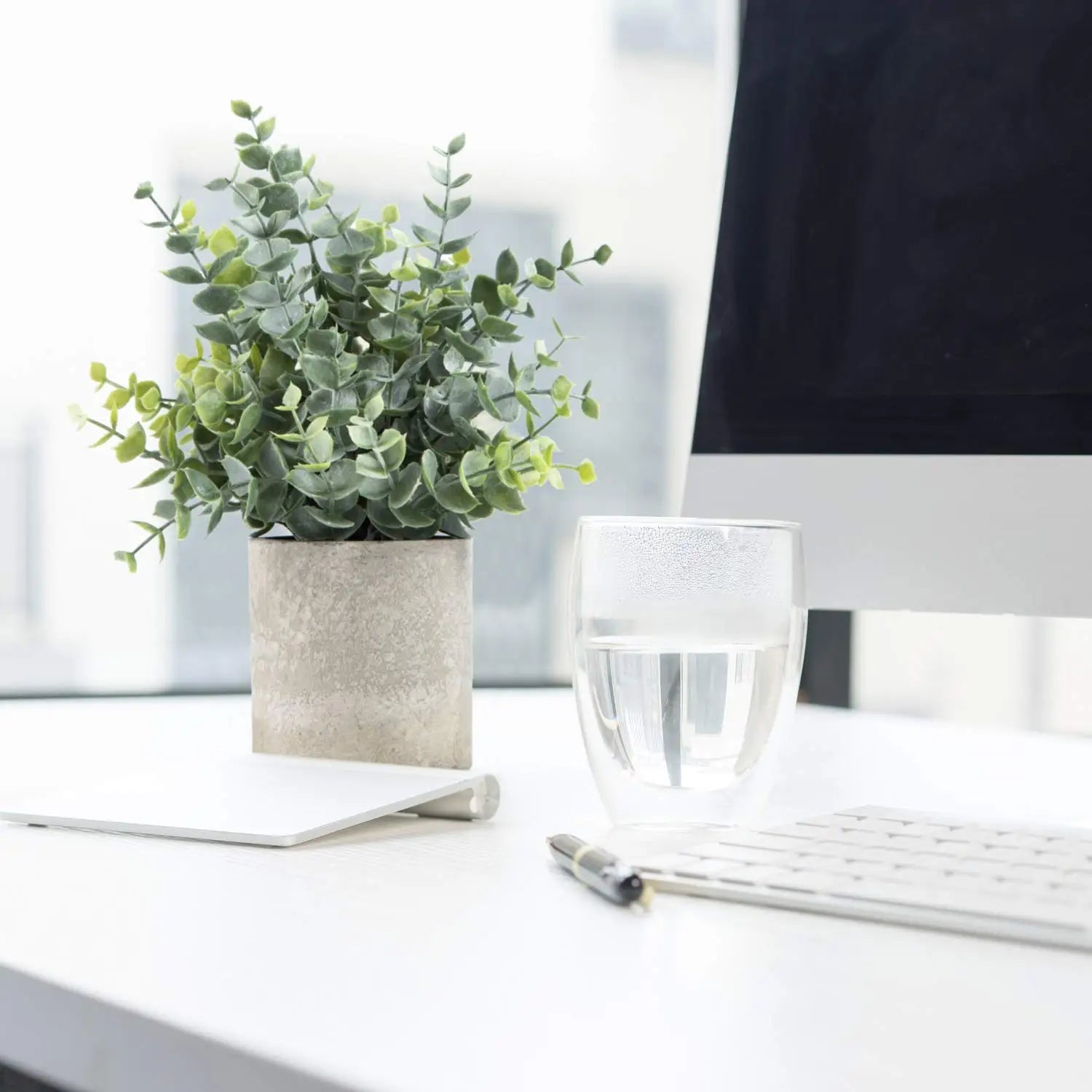 VerdeVibe – Modern Set of 2 Artificial Plants in Stylish Stone Effect Pots for a Timeless Atmosphere
