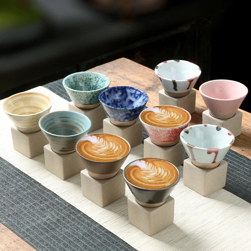 RetroBrew – Vintage Kegelvormige Espressokopjes met Stijlvolle Houder