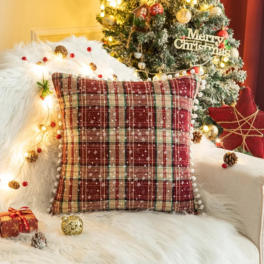 HolidayGlow – Christmas Plaid Cushion Cover with Snowflake Motif for a Magical Interior