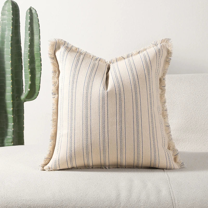 ScandiLuxe – Elegant Jacquard Kussenhoes met Fijne Franje Details