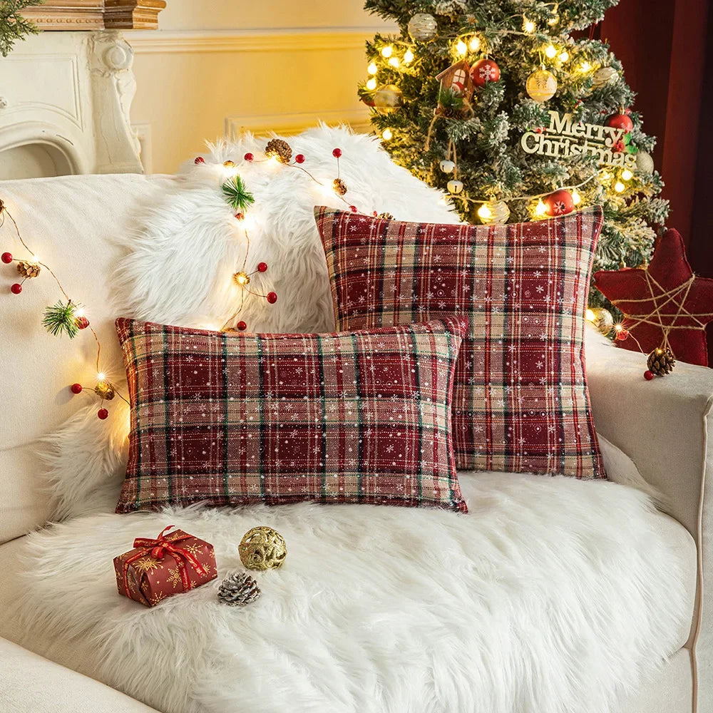 HolidayGlow – Christmas Plaid Cushion Cover with Snowflake Motif for a Magical Interior