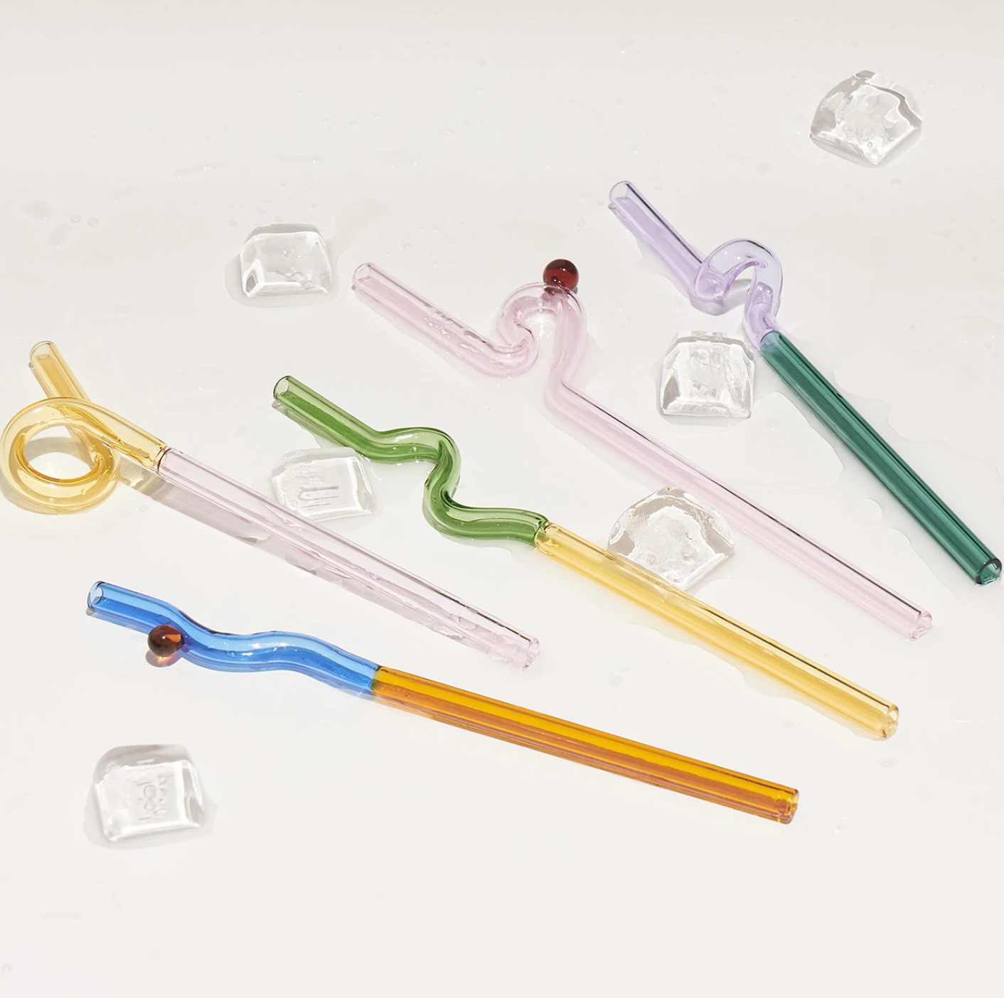 TwistSip – Speelse Gekleurde Glazen Rietjes met Elegant Gedraaid Design