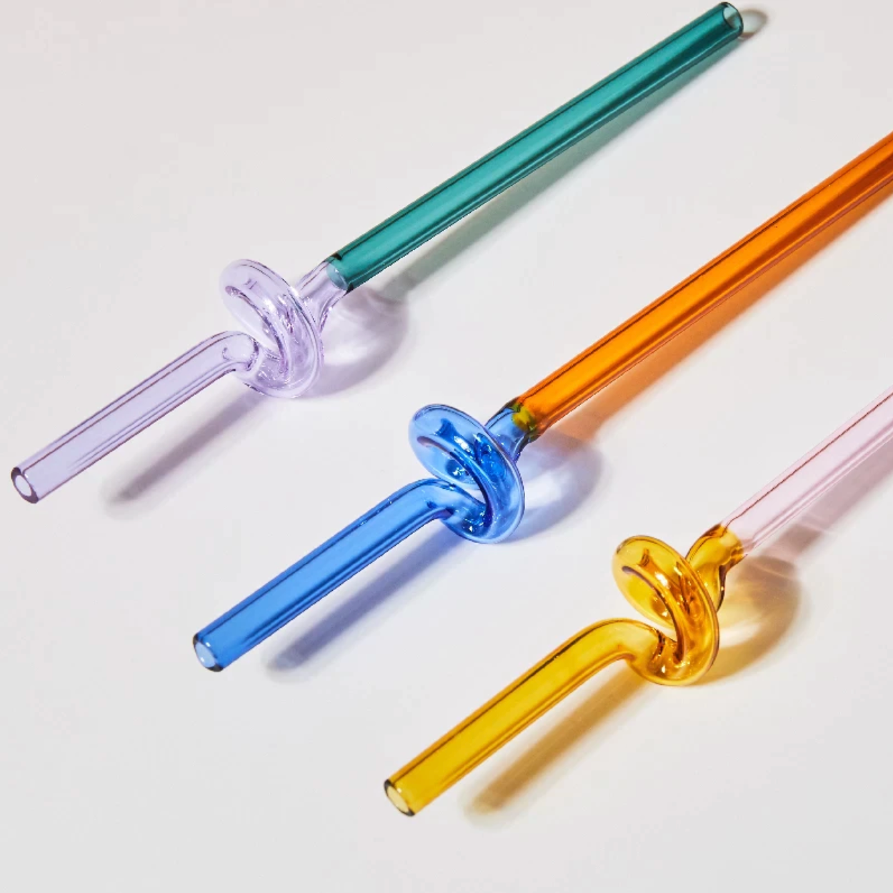 TwistSip – Speelse Gekleurde Glazen Rietjes met Elegant Gedraaid Design