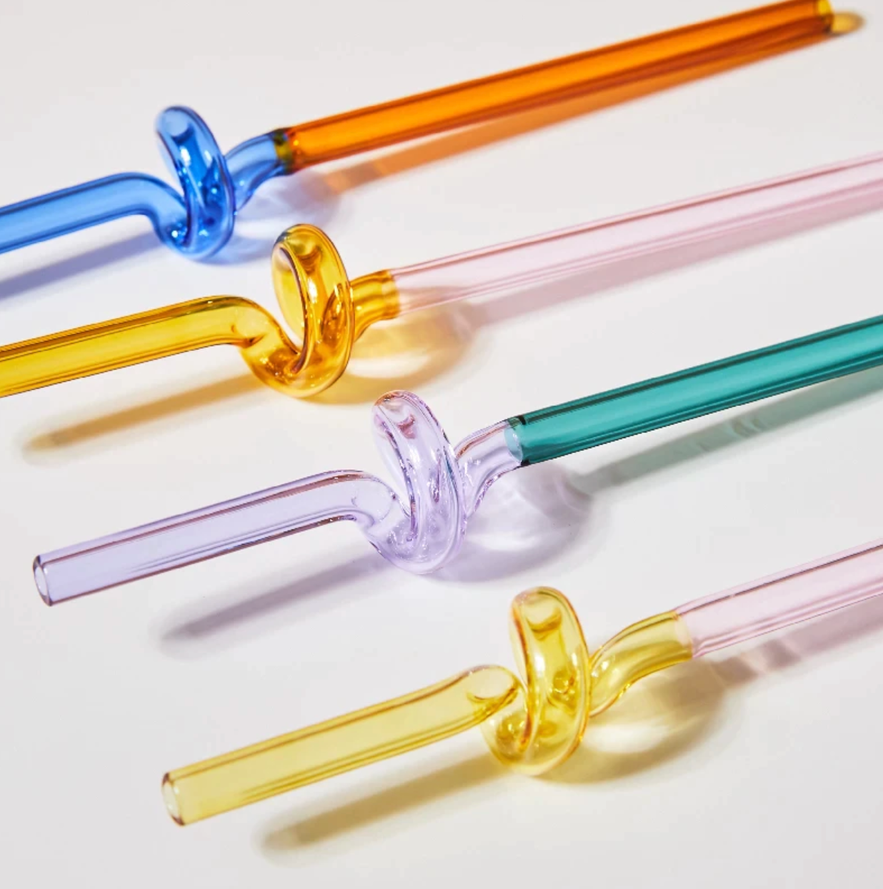 TwistSip – Speelse Gekleurde Glazen Rietjes met Elegant Gedraaid Design