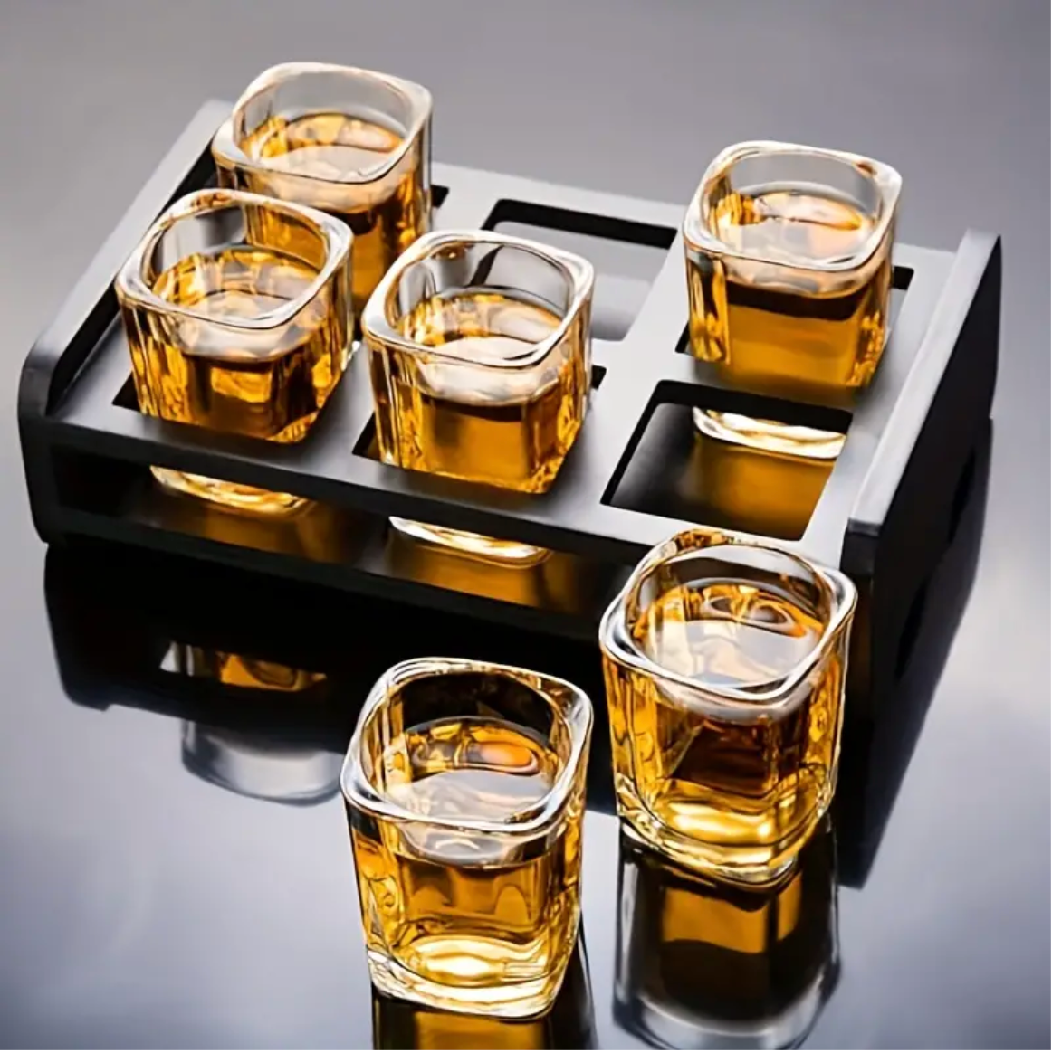 Set de six verres à shot carrés en verre avec plateau noir mat et insert en bois