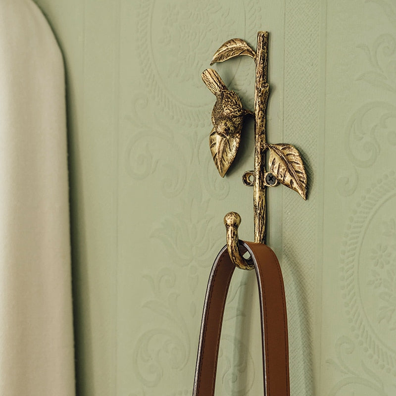 AvianCharm – Metal Wall Hook with Playful Bird Design