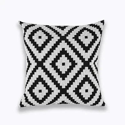 NovaLuxe – Stijlvolle Geborduurde Kussenhoes met Tijdloos Quatrefoil Motief