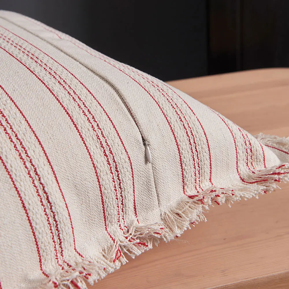 ScandiLuxe – Elegant Jacquard Kussenhoes met Fijne Franje Details