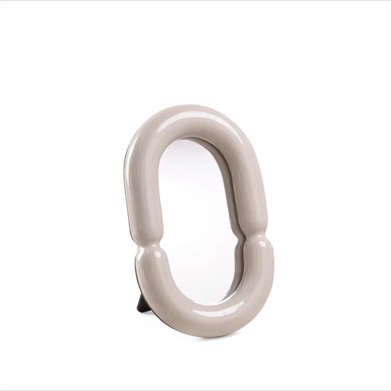 SerenaShape – Elegant Oval Mirror with Sculptural Shape